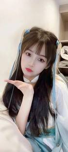 她行走于黑暗中海报